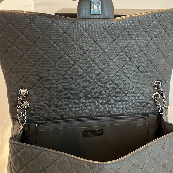 CHANEL XXL Jumbo Classic Flap Bag - Picture 7 of 16